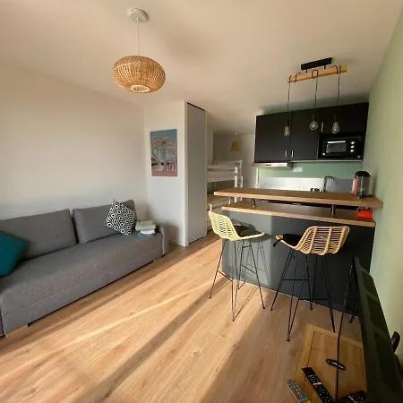 Very Fully Renovated With Sea View * 생 망드리에 쉬르 메르